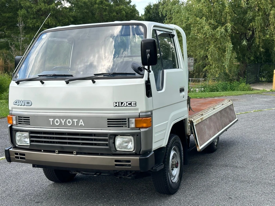 1987 Toyota HiAce 3rd Gen - Image 9 of 31