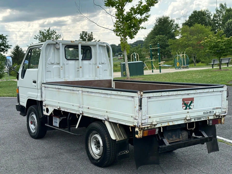 1987 Toyota HiAce 3rd Gen - Image 27 of 31