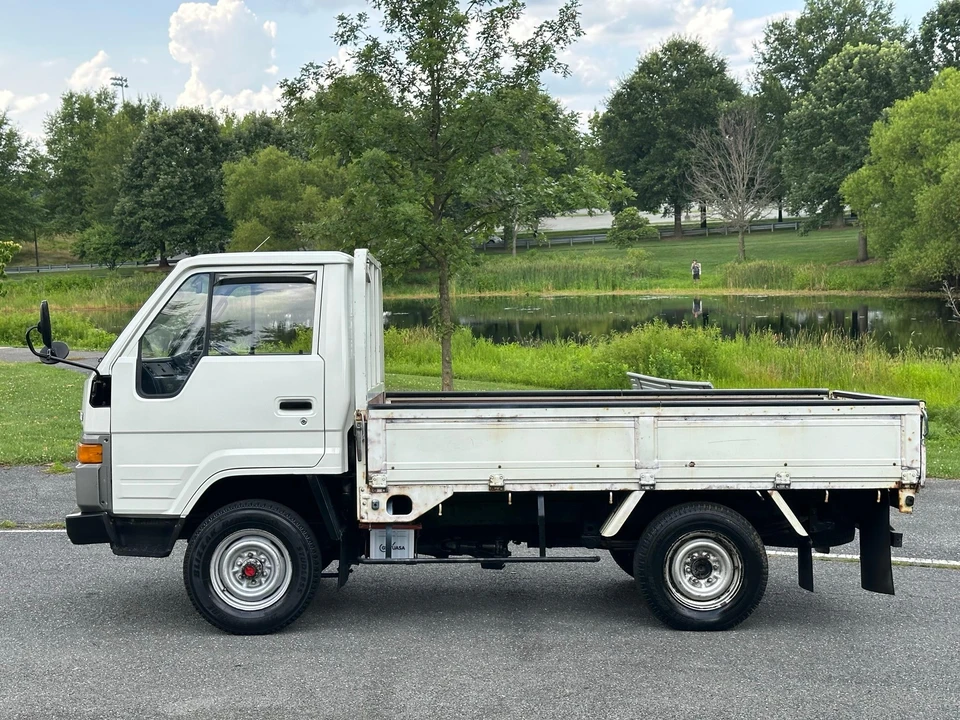 1987 Toyota HiAce 3rd Gen - Image 19 of 31