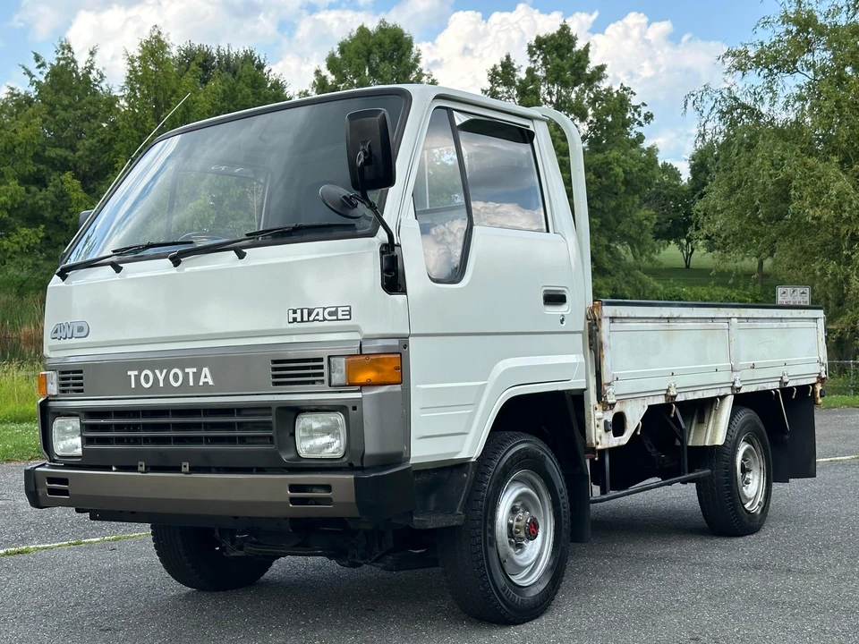 1987 Toyota HiAce 3rd Gen - Image 11 of 31
