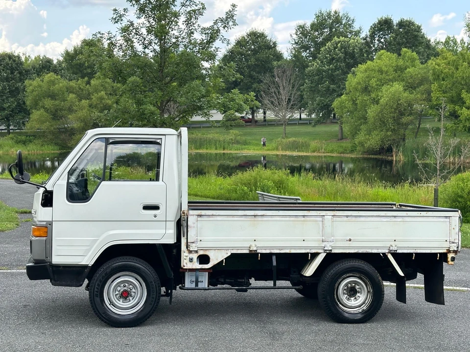 1987 Toyota HiAce 3rd Gen - Image 17 of 31