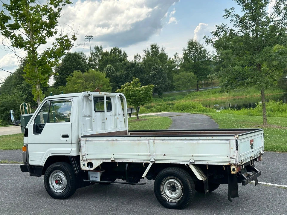 1987 Toyota HiAce 3rd Gen - Image 22 of 31