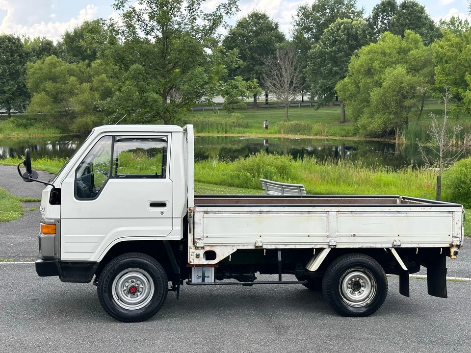 1987 Toyota HiAce 3rd Gen - Image 18 of 31