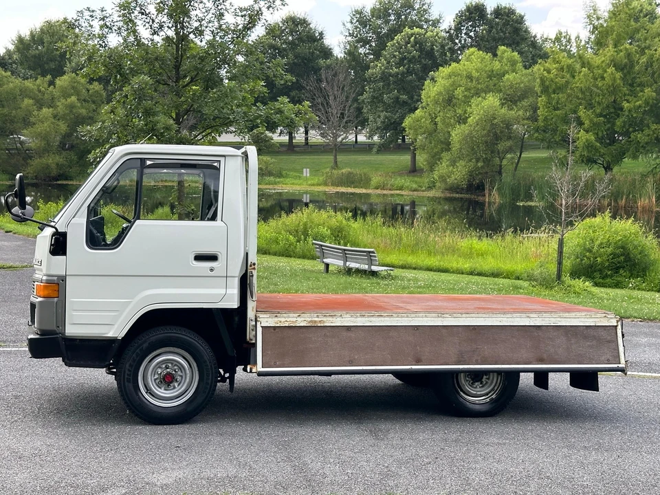 1987 Toyota HiAce 3rd Gen - Image 21 of 31