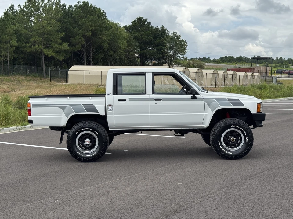 1987 Toyota Hilux 4th Gen - Image 8 of 31