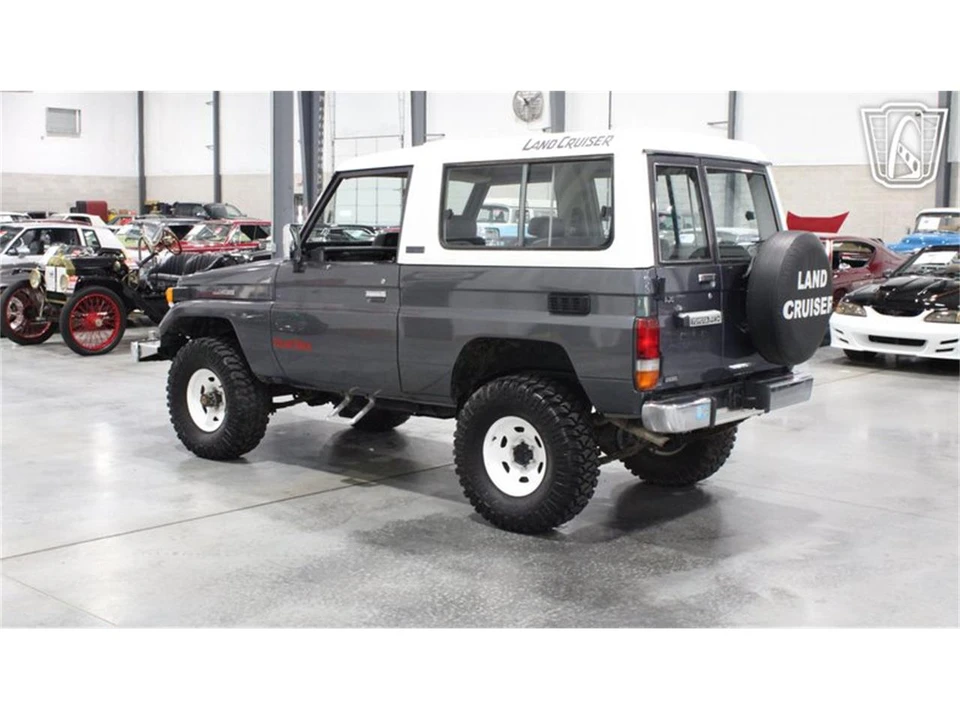 1987 Toyota J60 Land Cruiser - Image 10 of 31