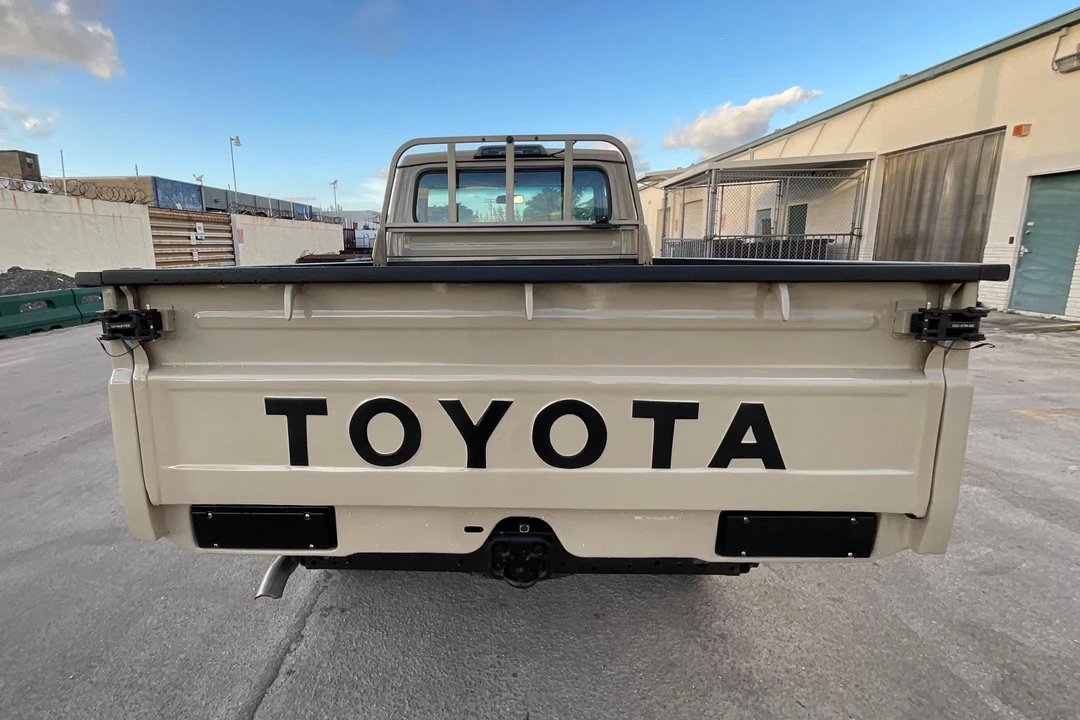 1987 Toyota J70 Land Cruiser - Image 5 of 31