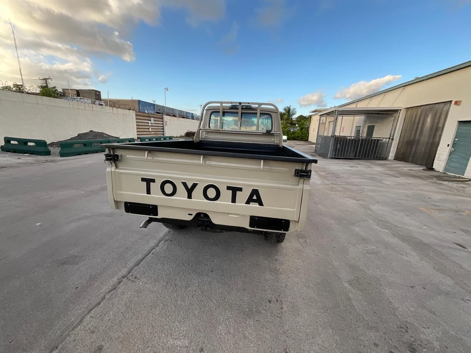 1987 Toyota J70 Land Cruiser - Image 23 of 31
