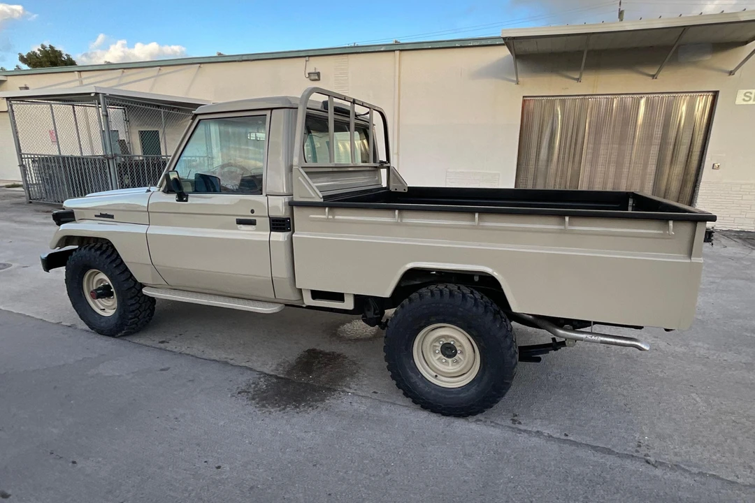 1987 Toyota J70 Land Cruiser - Image 4 of 31