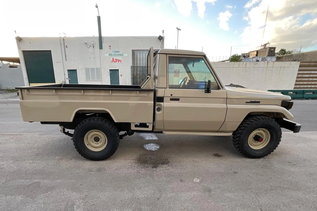 1987 Toyota J70 Land Cruiser - Image 3 of 31