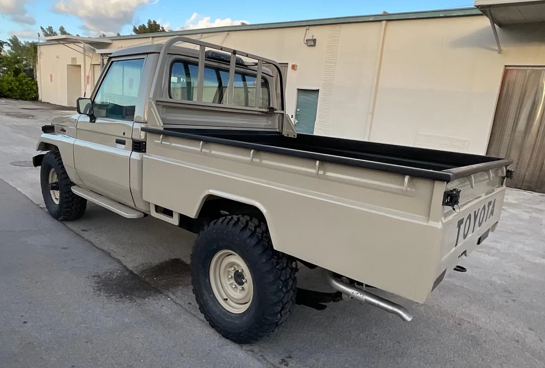 1987 Toyota J70 Land Cruiser - Image 17 of 31
