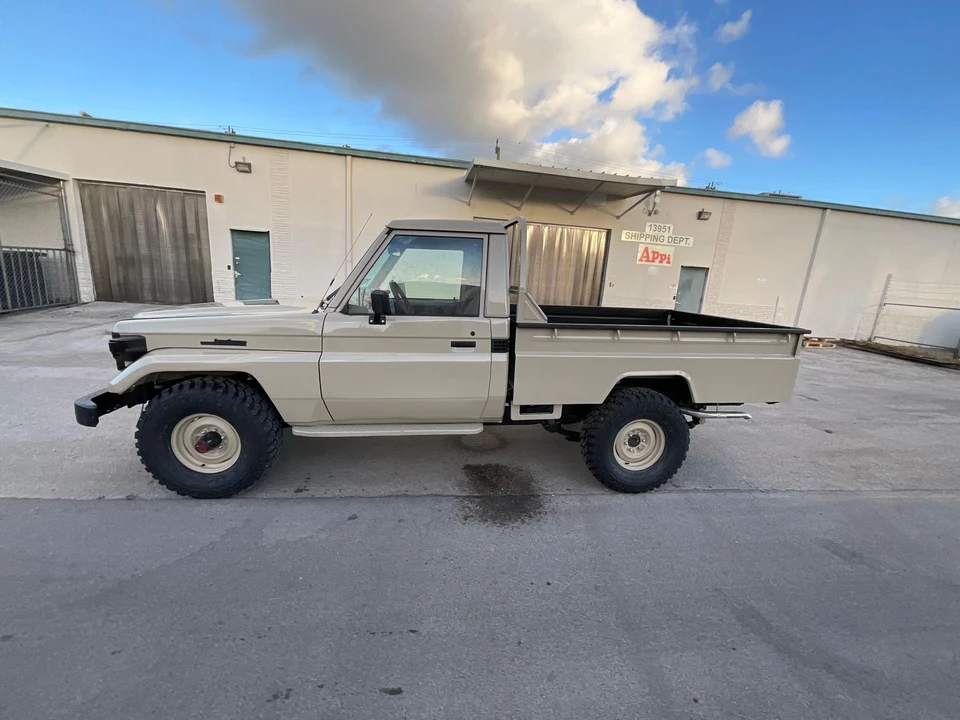 1987 Toyota J70 Land Cruiser - Image 14 of 31