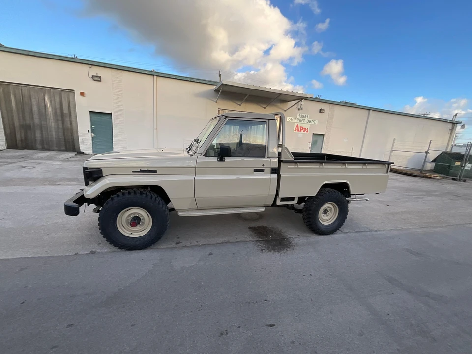 1987 Toyota J70 Land Cruiser - Image 13 of 31