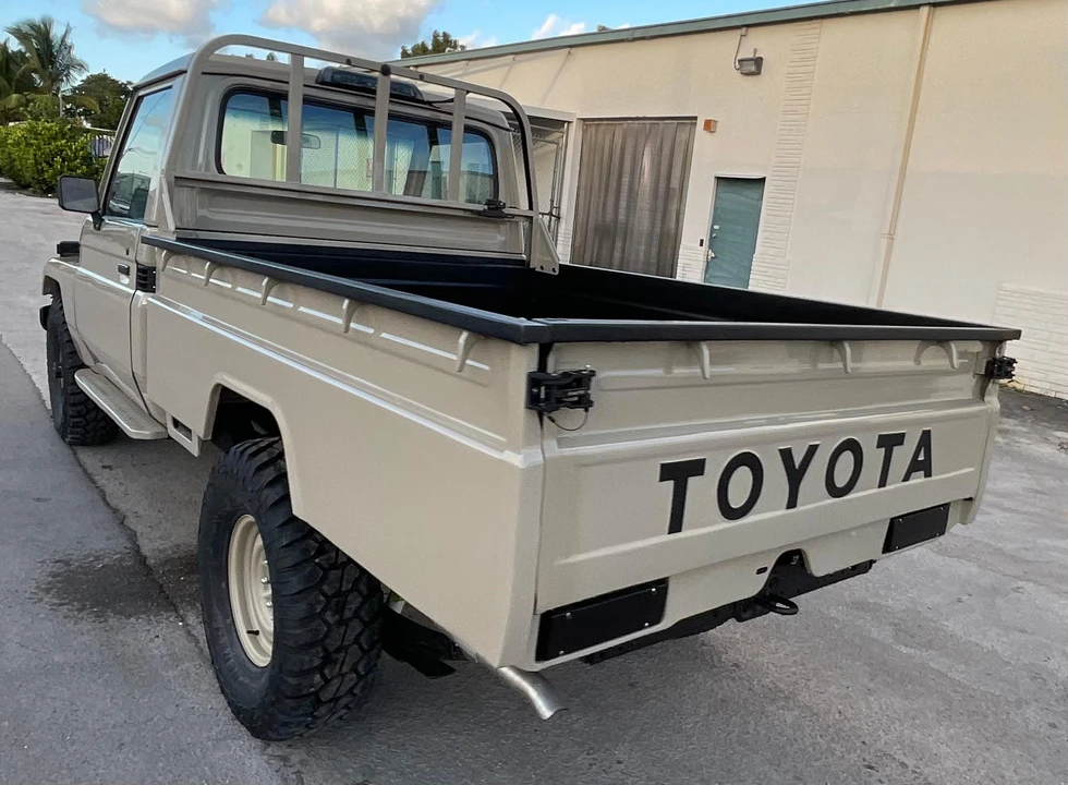 1987 Toyota J70 Land Cruiser - Image 19 of 31