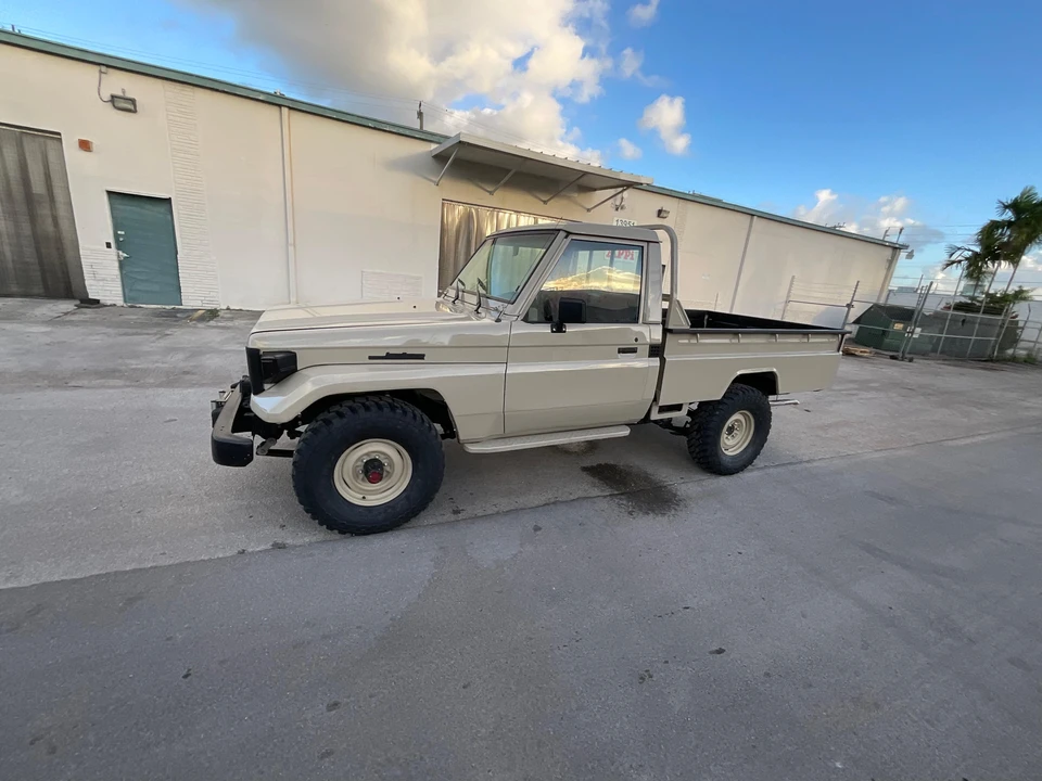 1987 Toyota J70 Land Cruiser - Image 12 of 31