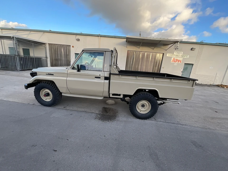 1987 Toyota J70 Land Cruiser - Image 15 of 31