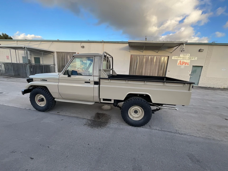 1987 Toyota J70 Land Cruiser - Image 16 of 31
