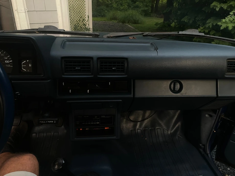 1987 Toyota Hilux 4th Gen - Image 13 of 14