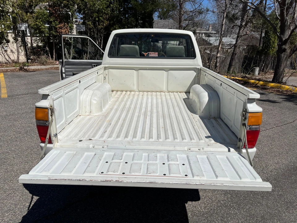 1987 Toyota Hilux 4th Gen - Image 21 of 31