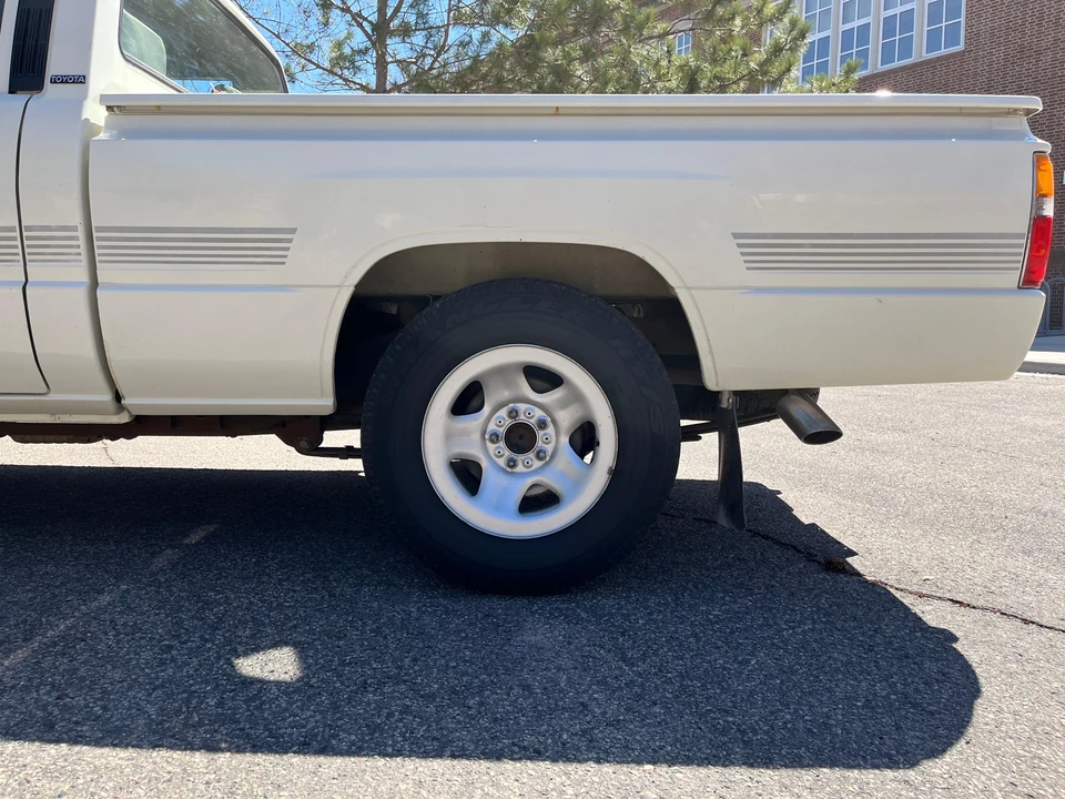 1987 Toyota Hilux 4th Gen - Image 16 of 31