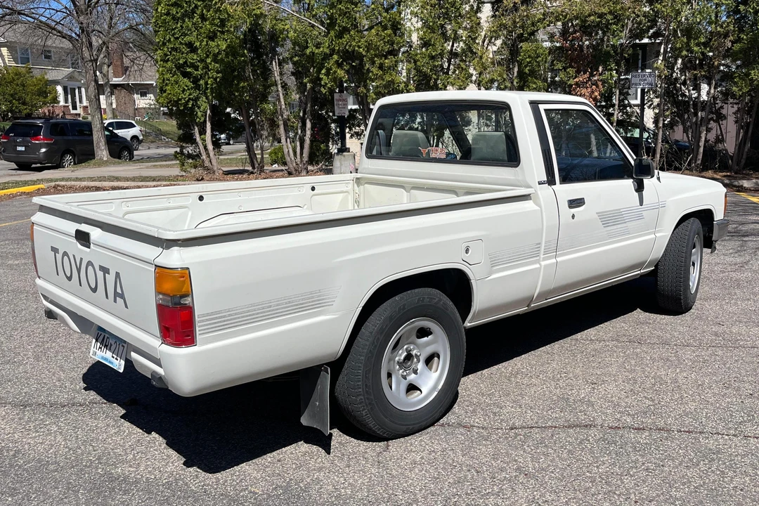 1987 Toyota Hilux 4th Gen - Image 4 of 31