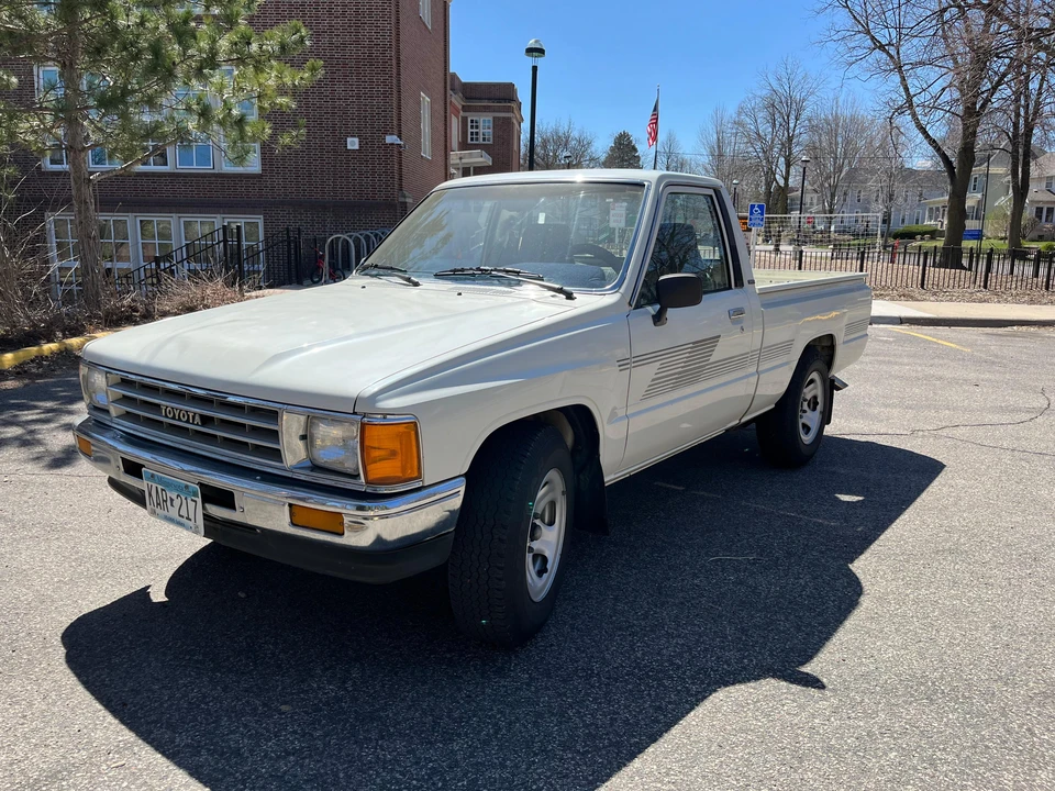 1987 Toyota Hilux 4th Gen - Image 6 of 31