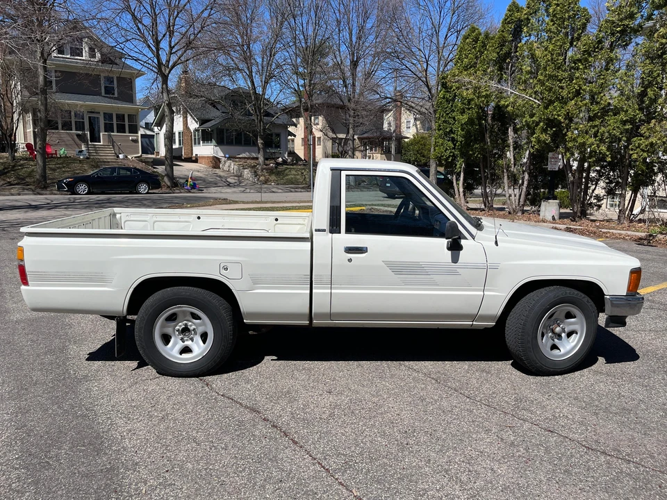 1987 Toyota Hilux 4th Gen - Image 10 of 31