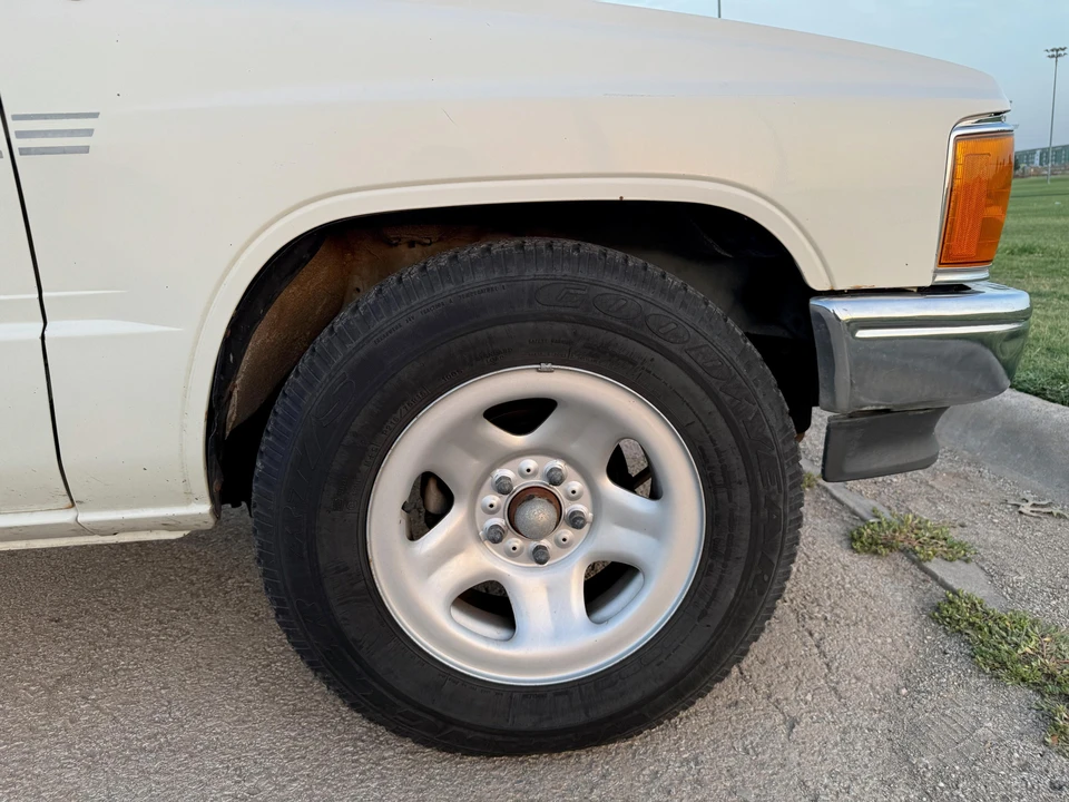 1987 Toyota Hilux 4th Gen - Image 28 of 31