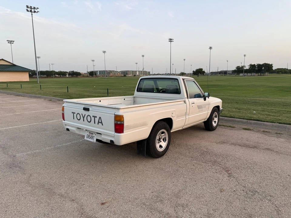 1987 Toyota Hilux 4th Gen - Image 8 of 31