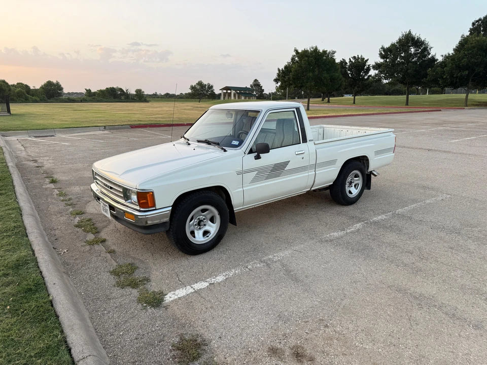 1987 Toyota Hilux 4th Gen - Image 6 of 31