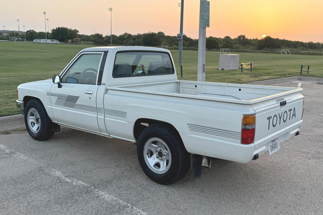 1987 Toyota Hilux 4th Gen - Image 4 of 31