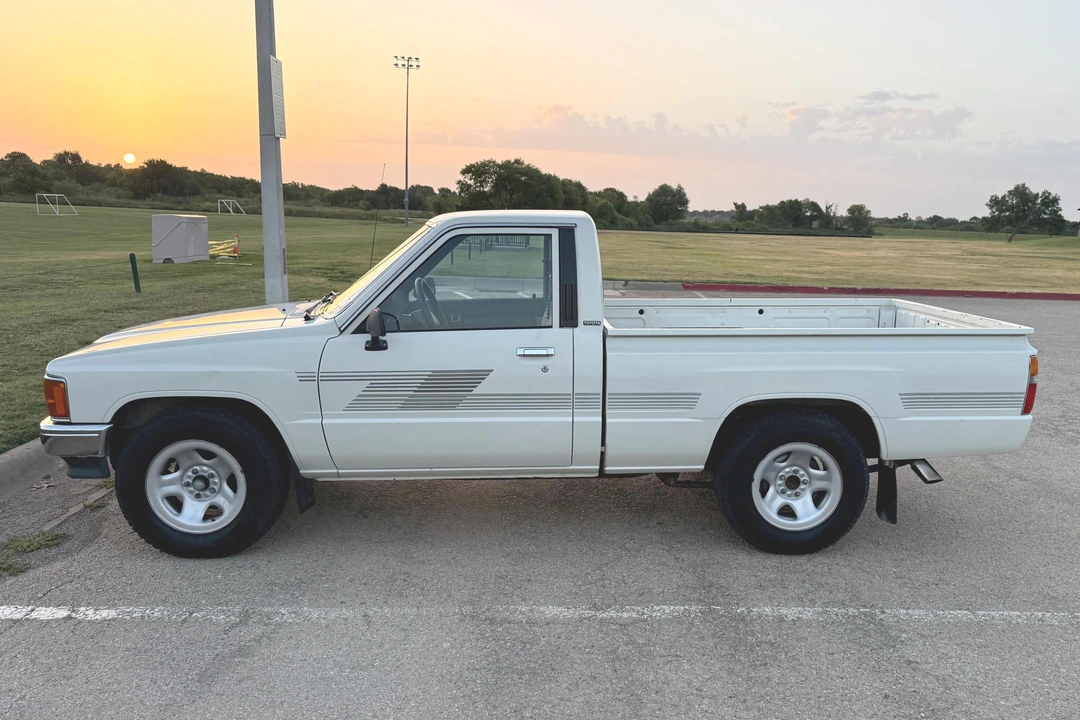1987 Toyota Hilux 4th Gen - Image 3 of 31