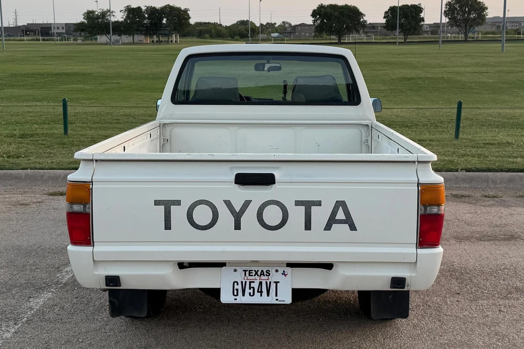 1987 Toyota Hilux 4th Gen - Image 5 of 31