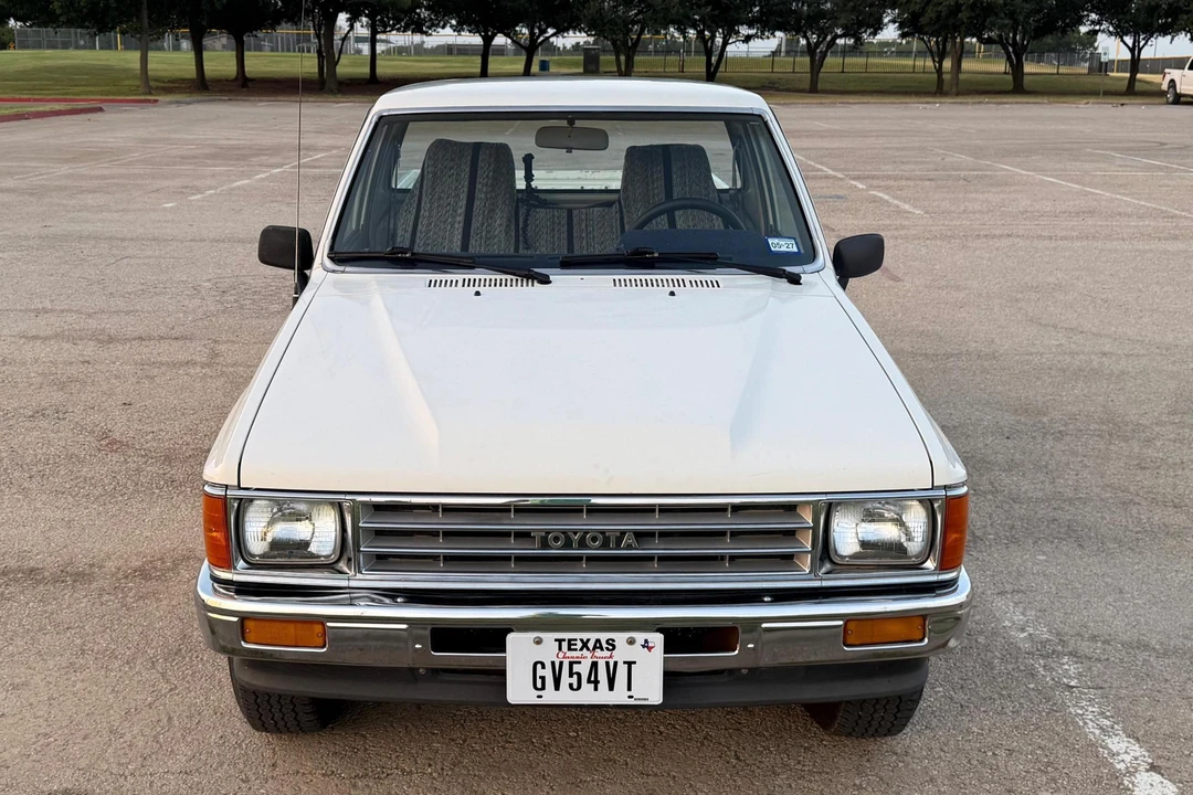 1987 Toyota Hilux 4th Gen - Image 2 of 31