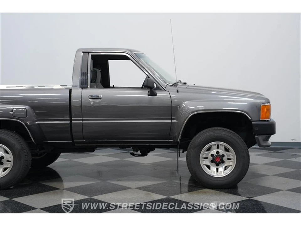 1987 Toyota Hilux 4th Gen - Image 29 of 31