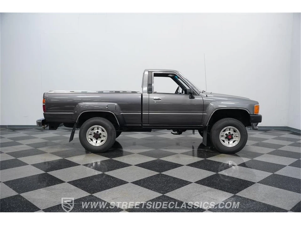 1987 Toyota Hilux 4th Gen - Image 13 of 31