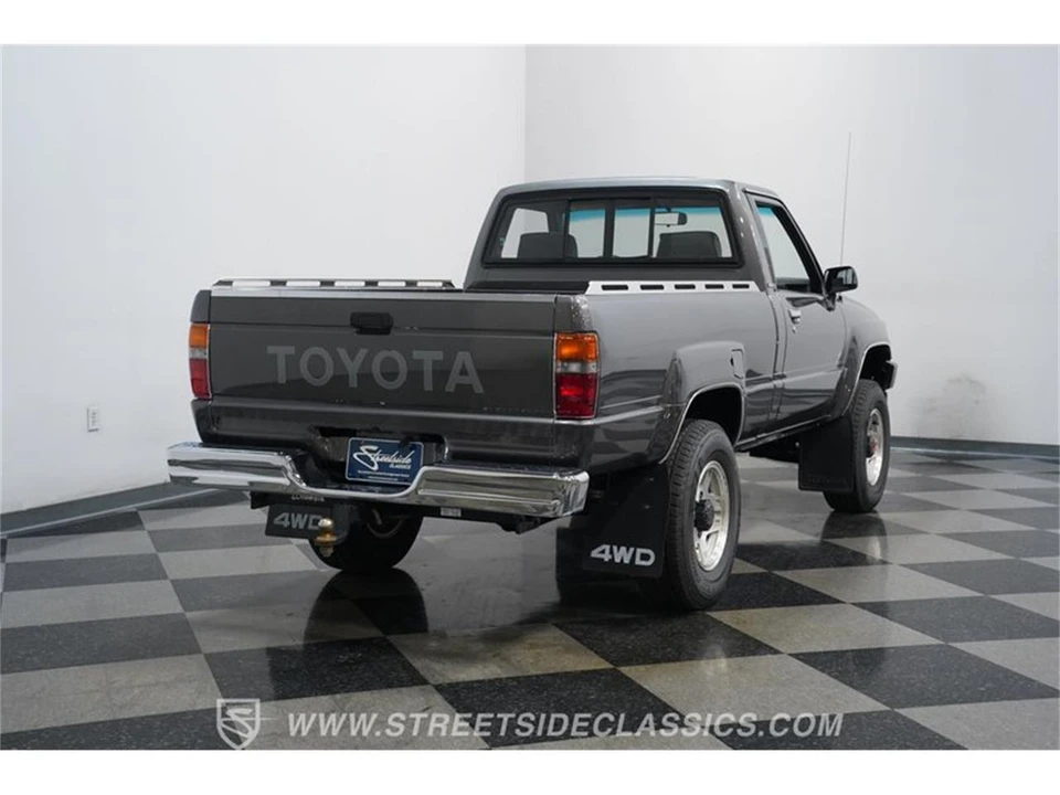 1987 Toyota Hilux 4th Gen - Image 10 of 31