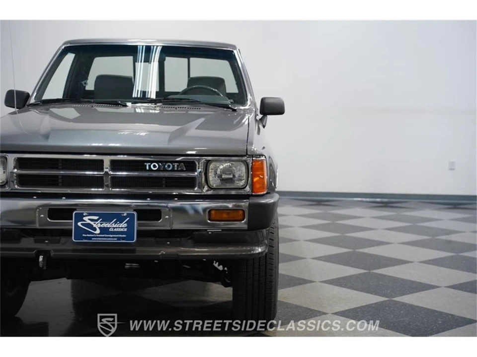 1987 Toyota Hilux 4th Gen - Image 18 of 31
