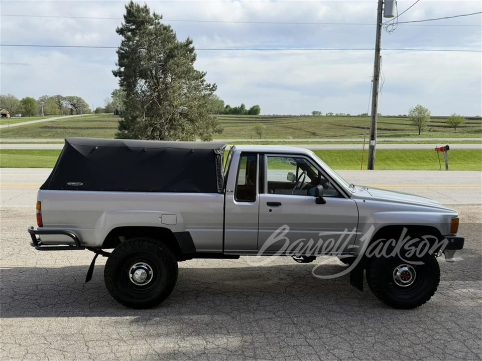 1987 Toyota Hilux 4th Gen - Image 2 of 5