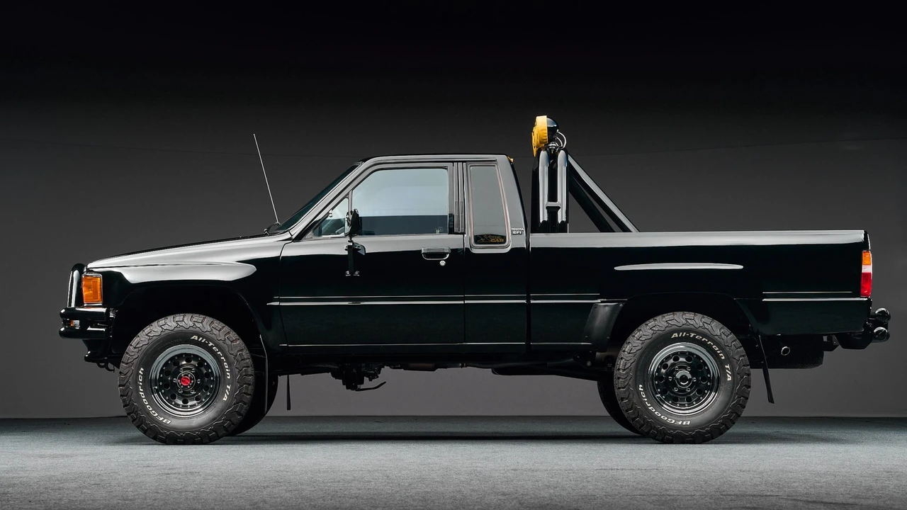 1987 Toyota Hilux 4th Gen - Image 11 of 31