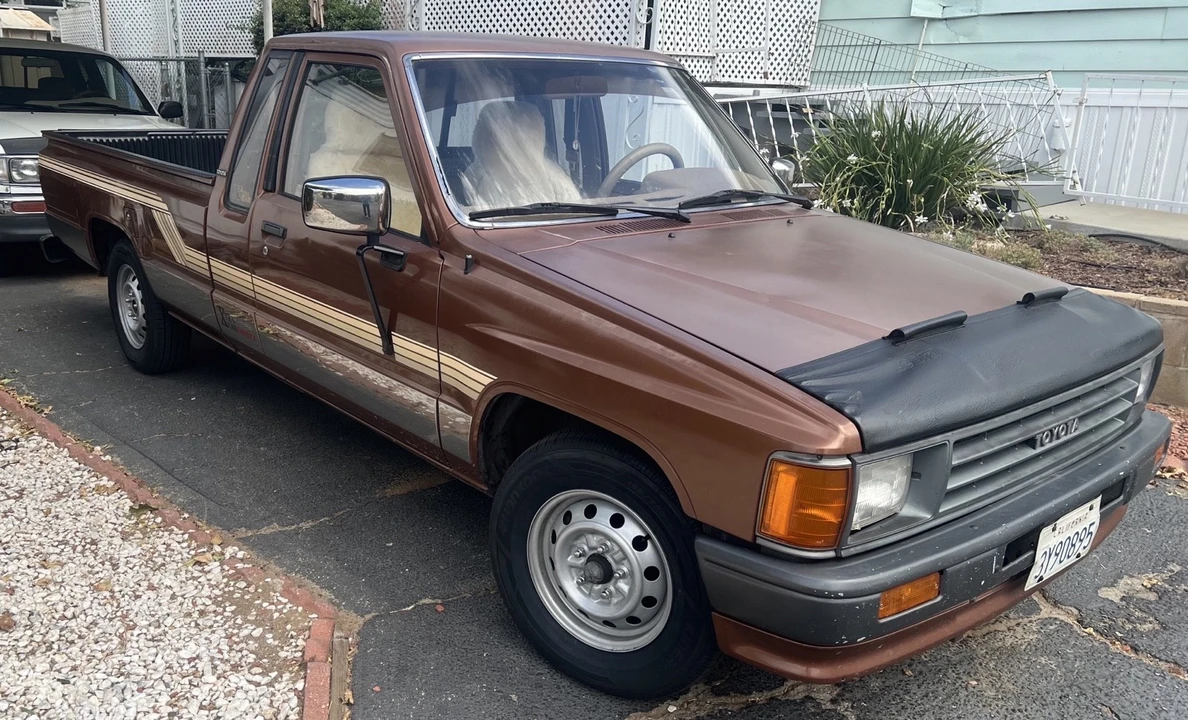 1987 Toyota Hilux 4th Gen - Image 2 of 31