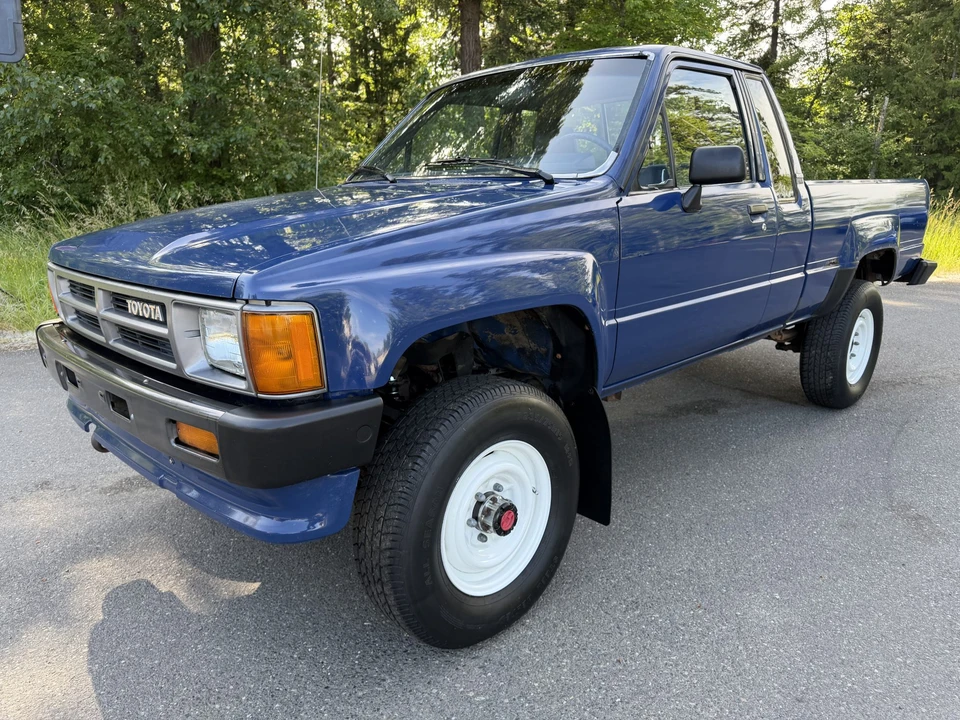 1987 Toyota Hilux 4th Gen - Image 3 of 31