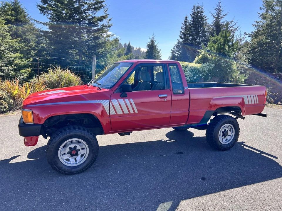 1987 Toyota Hilux 3rd Gen - Image 11 of 31