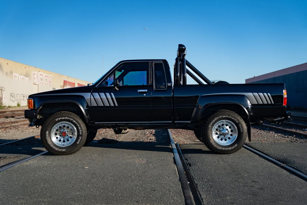 1987 Toyota Hilux 4th Gen - Image 3 of 8