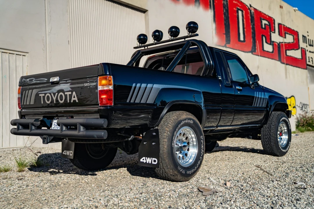 1987 Toyota Hilux 4th Gen - Image 2 of 8