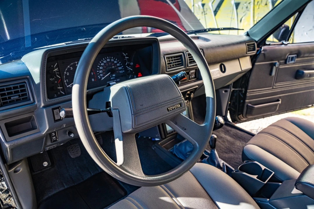 1987 Toyota Hilux 4th Gen - Image 5 of 8