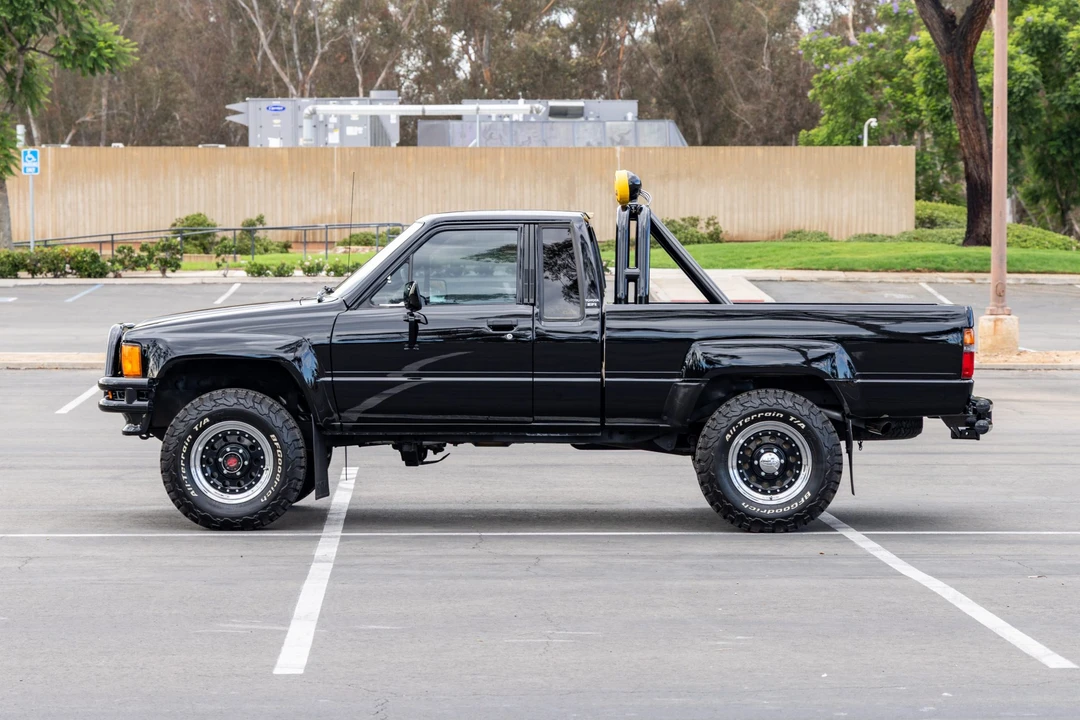 1987 Toyota Hilux 4th Gen - Image 3 of 31