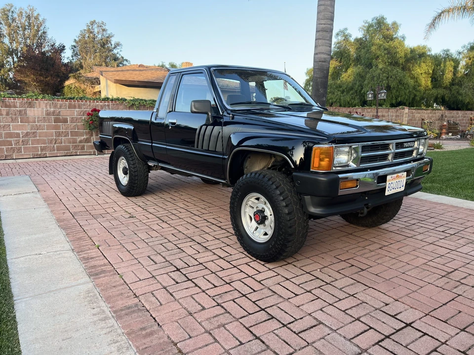 1987 Toyota Hilux 4th Gen - Image 9 of 31