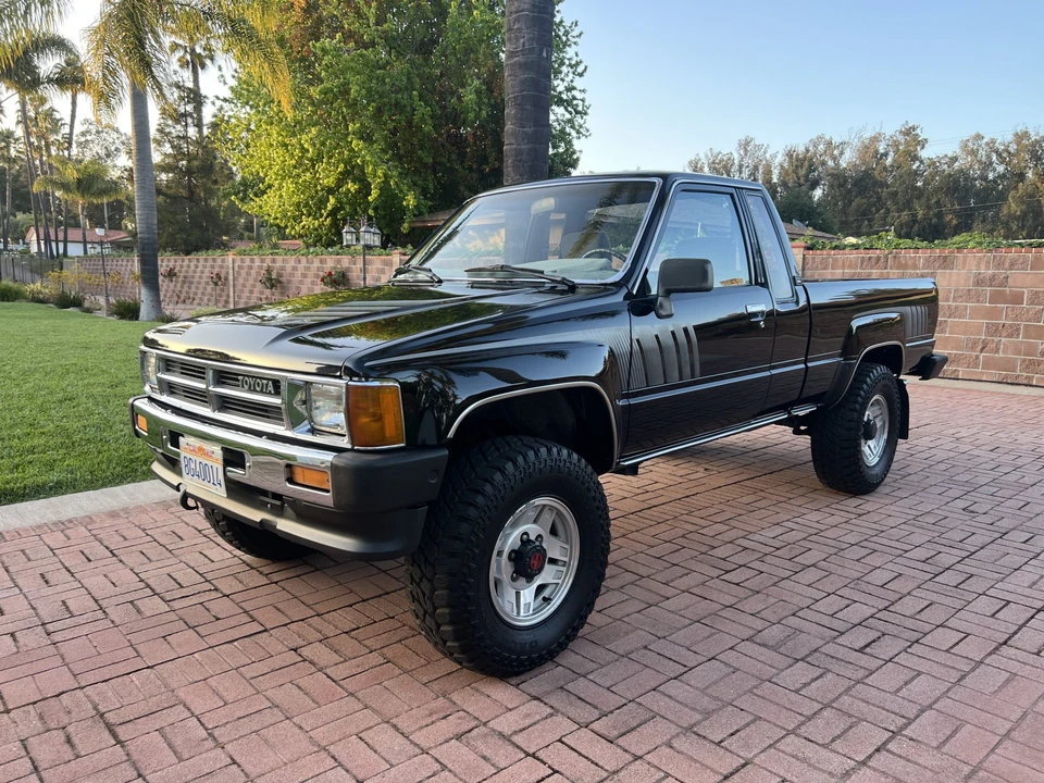 1987 Toyota Hilux 4th Gen - Image 3 of 31