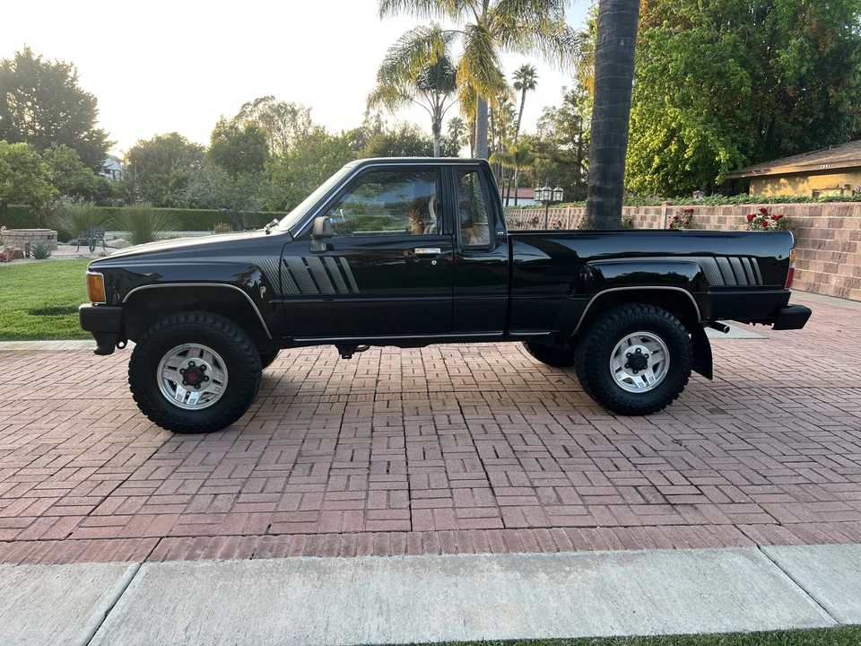 1987 Toyota Hilux 4th Gen - Image 4 of 31